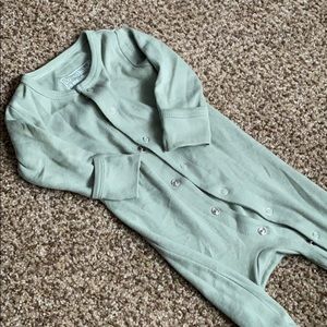 3-6 month lovedbaby button footie